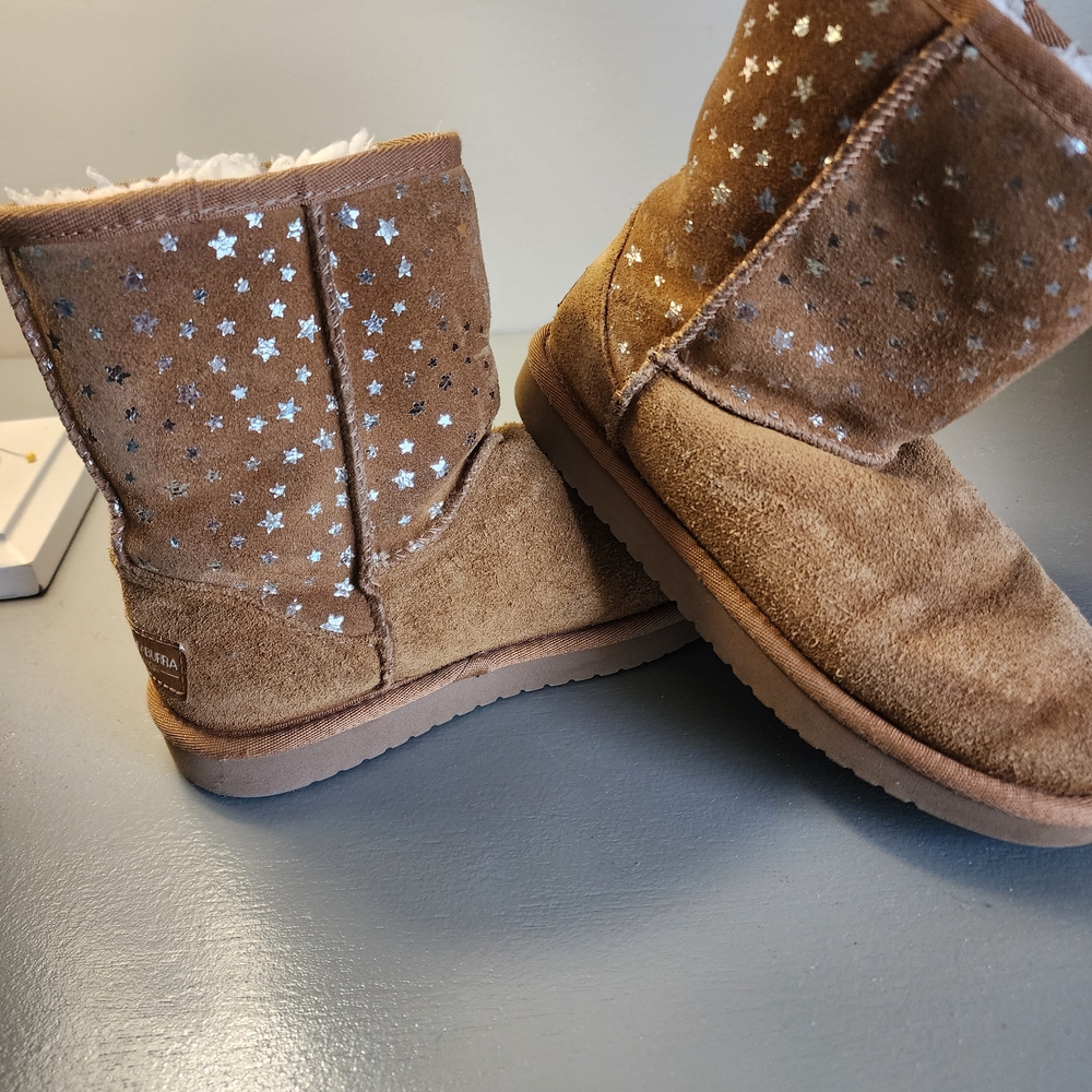 Koolaburra Tan Kids Boots with Silver Stars